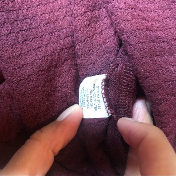 ❣️2 for $15❣️ No Comment NY.LA waffle knit long sleeve shirt, dark red, small. - Picture 5 of 5